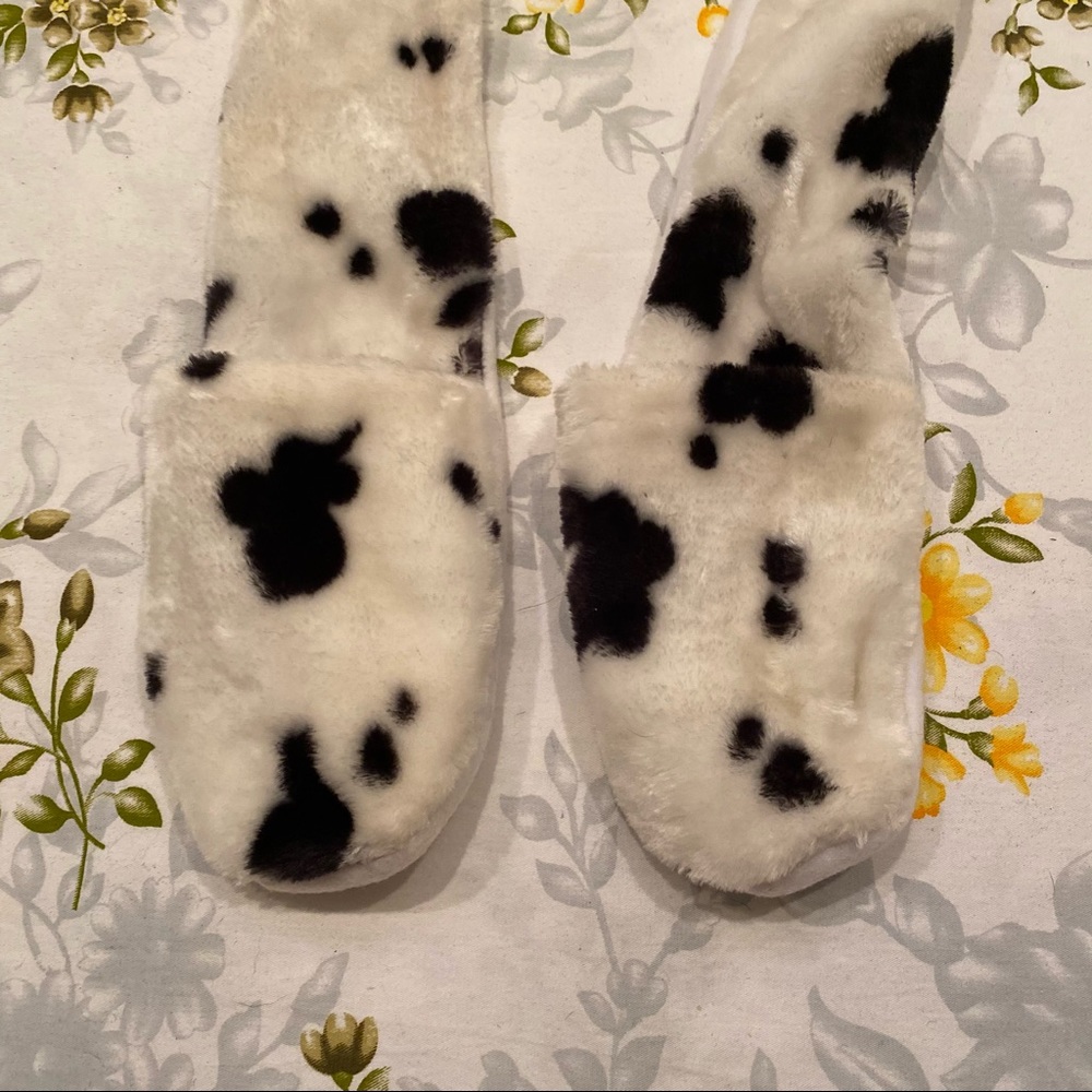 Fun Cow Scarf - Picture 2 of 4